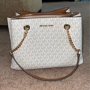 Michael Kors purse